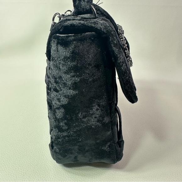 NEW SAM BRIT CRUSHED VELVET TOP HANDLE SHOULDER BAG BLACK
NWT!! - Picture 11 of 15